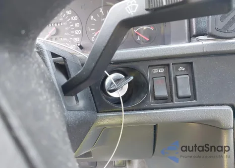 1993 Volvo 940 z USA, uszkodzony, nr VIN YV1JW8706P3089261